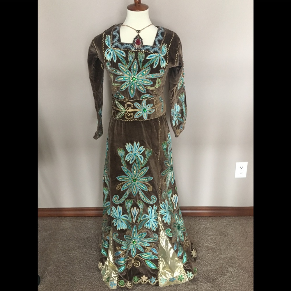 HANDMADE GOWN!! - Picture 1 of 7
